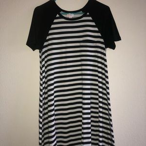 Xs black and white Carly